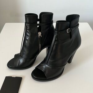 Jil Sander leather peep toe bootie